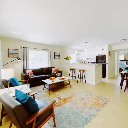 Coco Palms Apartments By Lowkl
